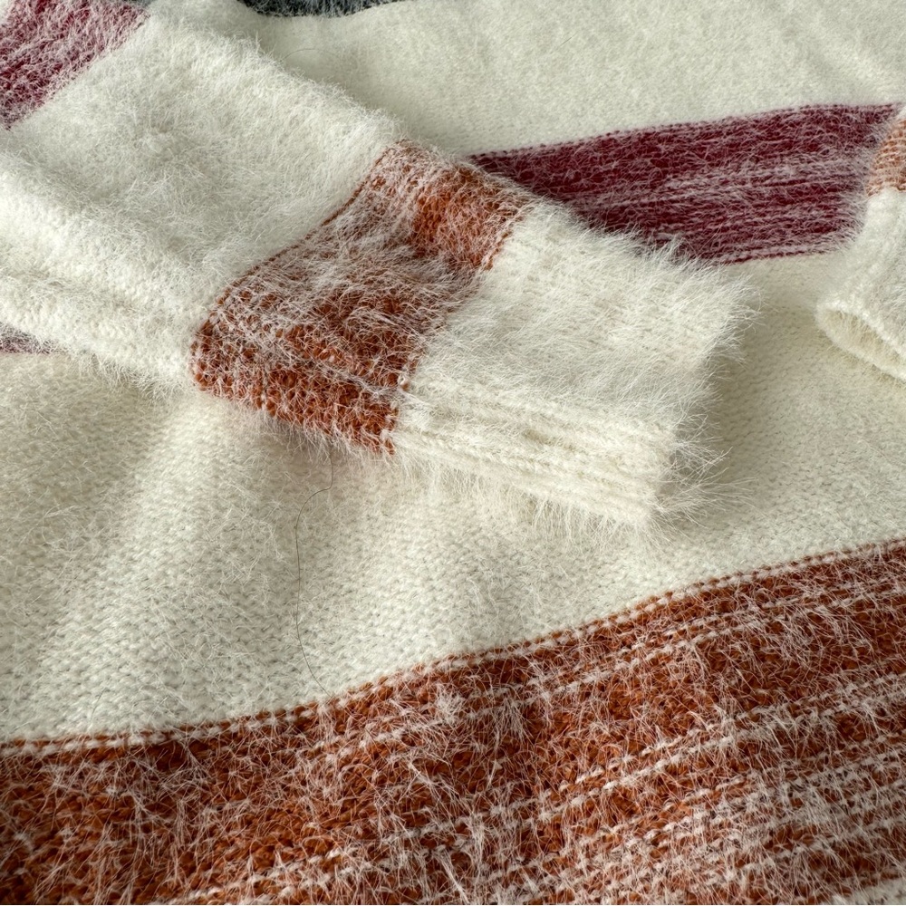 Color Block Sweater - Picture 5 of 7